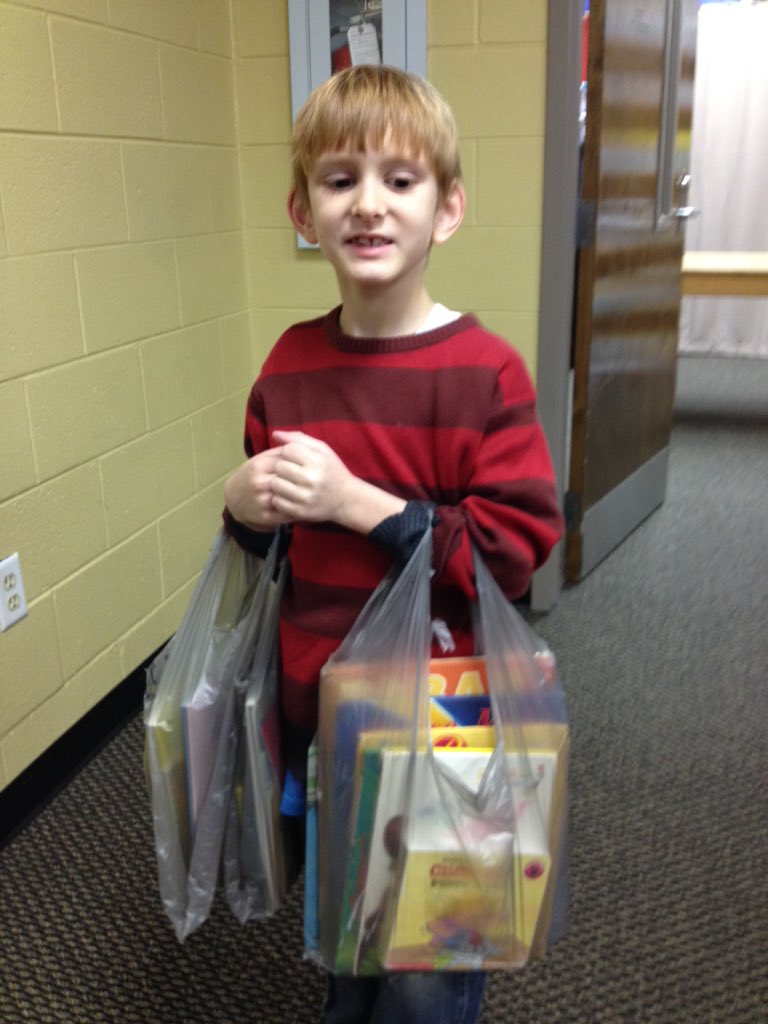 LBNELibrary's tweet photo. Lots of happy shoppers at our Snowflake Book Take! #LBNE #ReaderBees https://t.co/SHvyBbGcJX