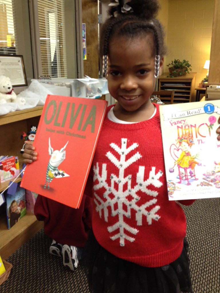 LBNELibrary's tweet photo. Lots of happy shoppers at our Snowflake Book Take! #LBNE #ReaderBees https://t.co/SHvyBbGcJX