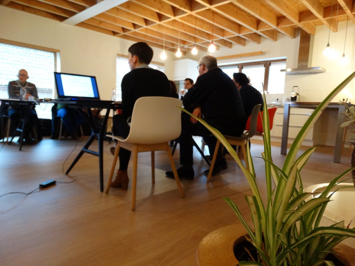 Barilinga's tweet image. VOLG ONS &amp;amp; SHARE DEZE POST en maak gratis gebruik van onze business #brainstorm space voor 9p + assortiment broodjes