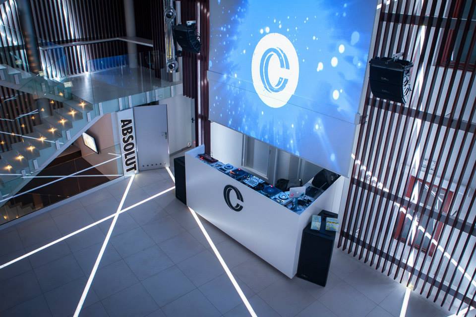 InstalledSound's tweet image. OHM #InstalledSound comprising six Lunarays #linearrays and two HD-BB #subwoofers at Czekolada Club, Sopot, Poland.