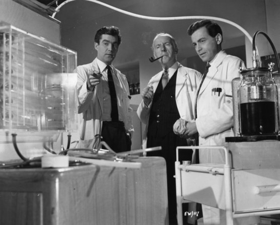 TalkingPicsTV's tweet photo. Today13:25 Life In Emergency Ward10 1959. Based on hit TV series about hospital daily life #MichaelCraig #JoanSimms. https://t.co/00Gq6e3RCr