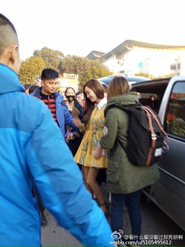 [PIC][16-12-2015]Jessica khởi hành đi Trường Sa - Trung Quốc để ghi hình cho chương trình "Ngày ngày tiến lên" vào tối nay CWbEEO2VAAEgd2n