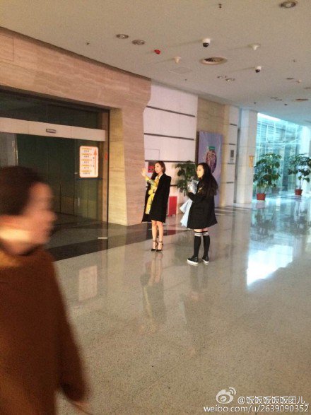 [PIC][16-12-2015]Jessica khởi hành đi Trường Sa - Trung Quốc để ghi hình cho chương trình "Ngày ngày tiến lên" vào tối nay CWbEHV5UYAAKHR5