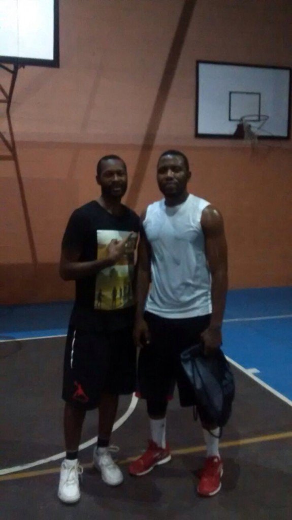 ChristianBayang's tweet photo. Holidays at gym #ballNeverStop ( w/ the Serge the dunkin machine ) https://t.co/zq5luh5klY