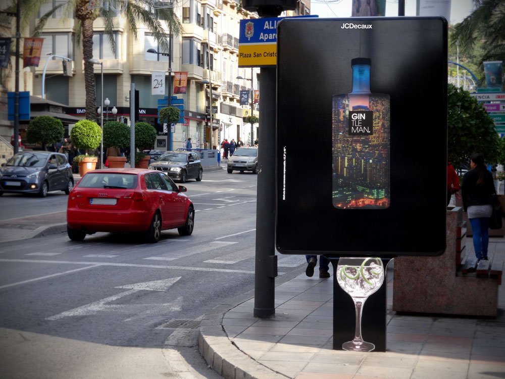 JCDecaux_ES's tweet photo. Los soportes más "ginsters" llegan a Alicante. #gintlemantour https://t.co/0ZQz8dCuXn