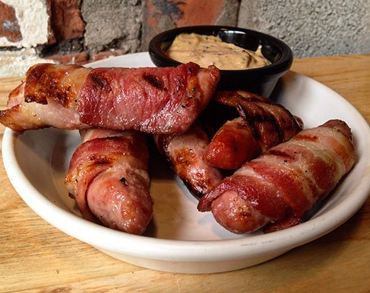 EdgeStNQ's tweet photo. Festive eats at @common_bar! 'Tis the season! https://t.co/AqsApQMaf8