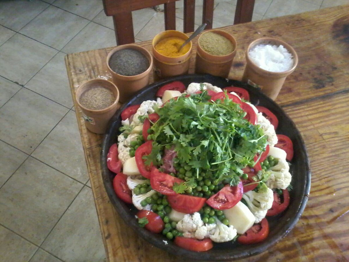 Taziry's tweet photo. Today's salad from home grown vegetables @Taziry #ChefSahrawi https://t.co/HGgPtur2Lv