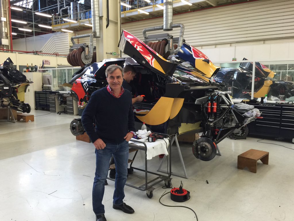 CSainz_oficial's tweet photo. Después de probar ayer, últimos retoques antes de que salga mañana el 2008DKR por avión destino Argentina @dakar https://t.co/CBUKLnBiaQ
