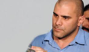 Ahí tienn al hdrp q corta #lineaB #subte el mismo q lo paro 10dias seguidos cagandose en los laburants 
<a href="/Claubonara/">Claudio Dellecarbonara</a>