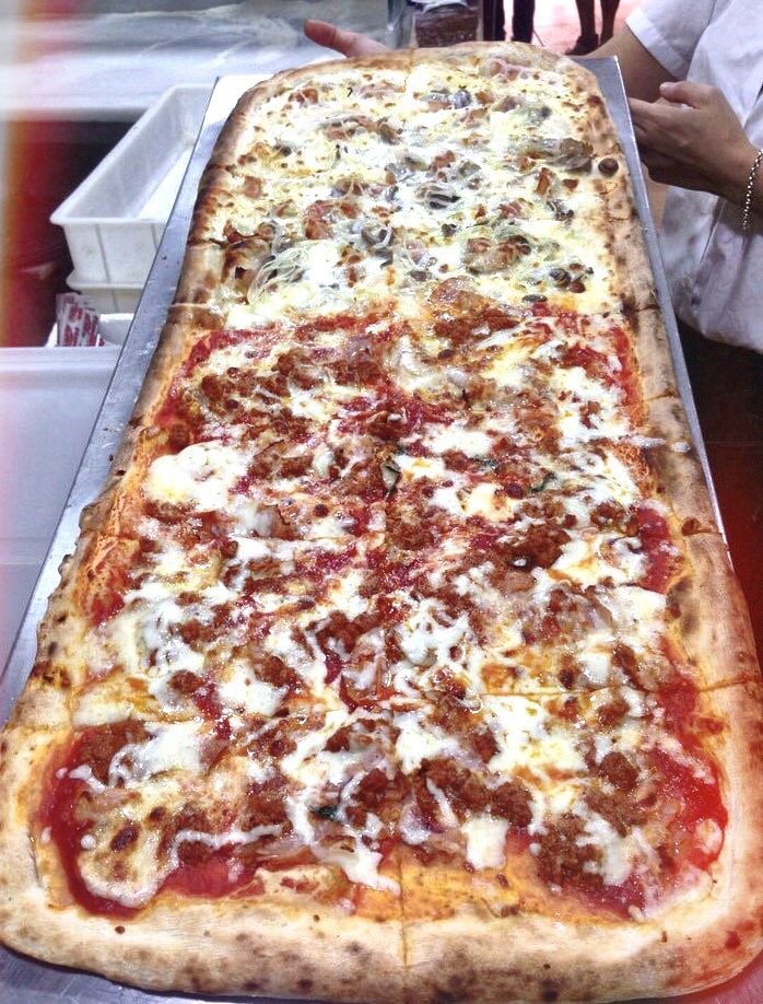 TapasDeGranada's tweet photo. YA! #SORTEO 1 metro pizza gratis!! Síguenos, RT este tuit y sigue a @pizzametrogr! Hasta el viernes 18 a las 22.30! https://t.co/hepz3ro81P