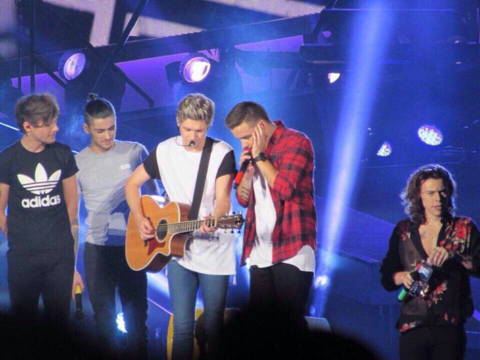 Dir_1DOnly's tweet photo. 今更やけど…
携帯かえてOTRAtourの動画全部消えてしまって2.24行った人で誰かboysがトークしてるとこの動画ある人送ってください😭🙏
RTお願いします🙇

#VideoMTV2015 One Direction https://t.co/QL1itRULit