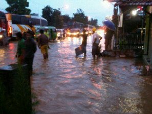Pati - Kudus macet di daerah Ngembal