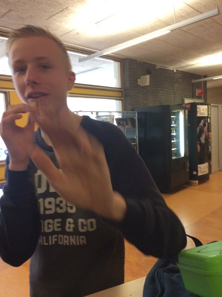 jorrit556's tweet photo. Deze jongen doet veel voor school @hoiikbenxander @AndreaGrdic https://t.co/67eZHEqGWS