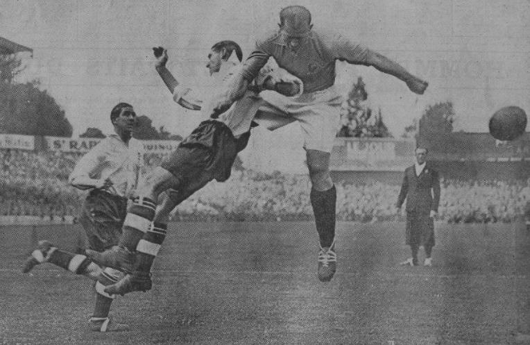 1938 : Match amical à Colombes <a href="/equipedefrance/">Equipe de France ⭐⭐</a> - <a href="/england/">England</a> 2-4 #France #England <a href="/AntiqueFootball/">The Antique Football</a> <a href="/Theleaguemag/">The League Magazine</a> <a href="/FA/">The FA</a>
