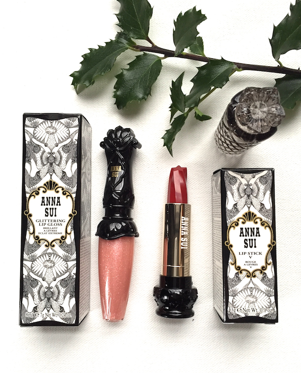 davelackie's tweet photo. Today's twitter giveaway is this cute Anna Sui Beauty set! To enter, follow @davelackie &amp; RT https://t.co/h8rxGeJByG