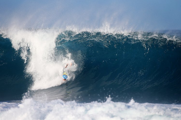 > <a href="/BedeDurbidge83/">Bede Durbidge</a> fractures pelvis at #Pipeline
goo.gl/1lMVYD
#bededurbidge #wipeouts #vtcs #surfing
