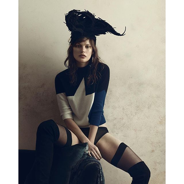Posted by ZOO Magazine

Ain’t nothing like a good headpiece #zoomagazine #bryanadams #catm… ift.tt/1JdNEsk