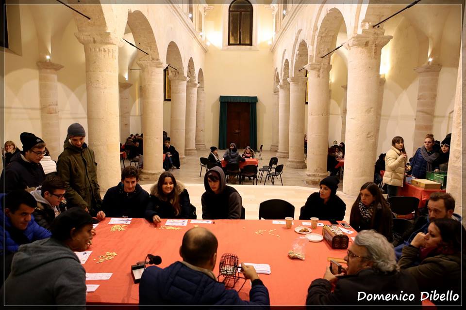 OTMonopoli's tweet photo. Tombola in piena notte aspettando l'approdo della #MadonnadellaMadia a #Monopoli! #weareinpuglia #otm #cultura https://t.co/8s1LtKp7yj
