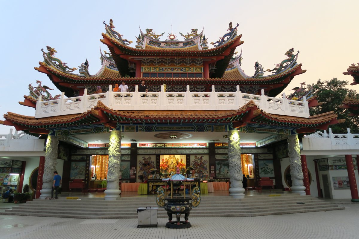 En #Malaisie, mosquées, temples &amp; églises se partagent le paysage religieux du pays #MPO15 buff.ly/1NuptYJ