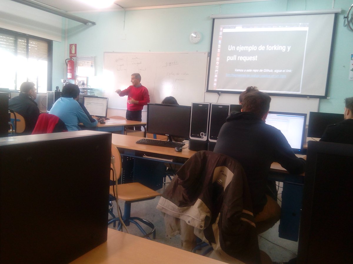 diegojfdez's tweet image. Ahora terminando nuestro taller de #socialcoding con @paulinohuerta