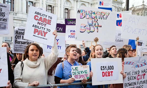 PeoplesNHS's tweet photo. 1st #JuniorDoctors &amp; now @WeNurses
Trainee nurses to march against changes to tuition fees
https://t.co/seMVqxpOrJ https://t.co/YXry4m68Jk