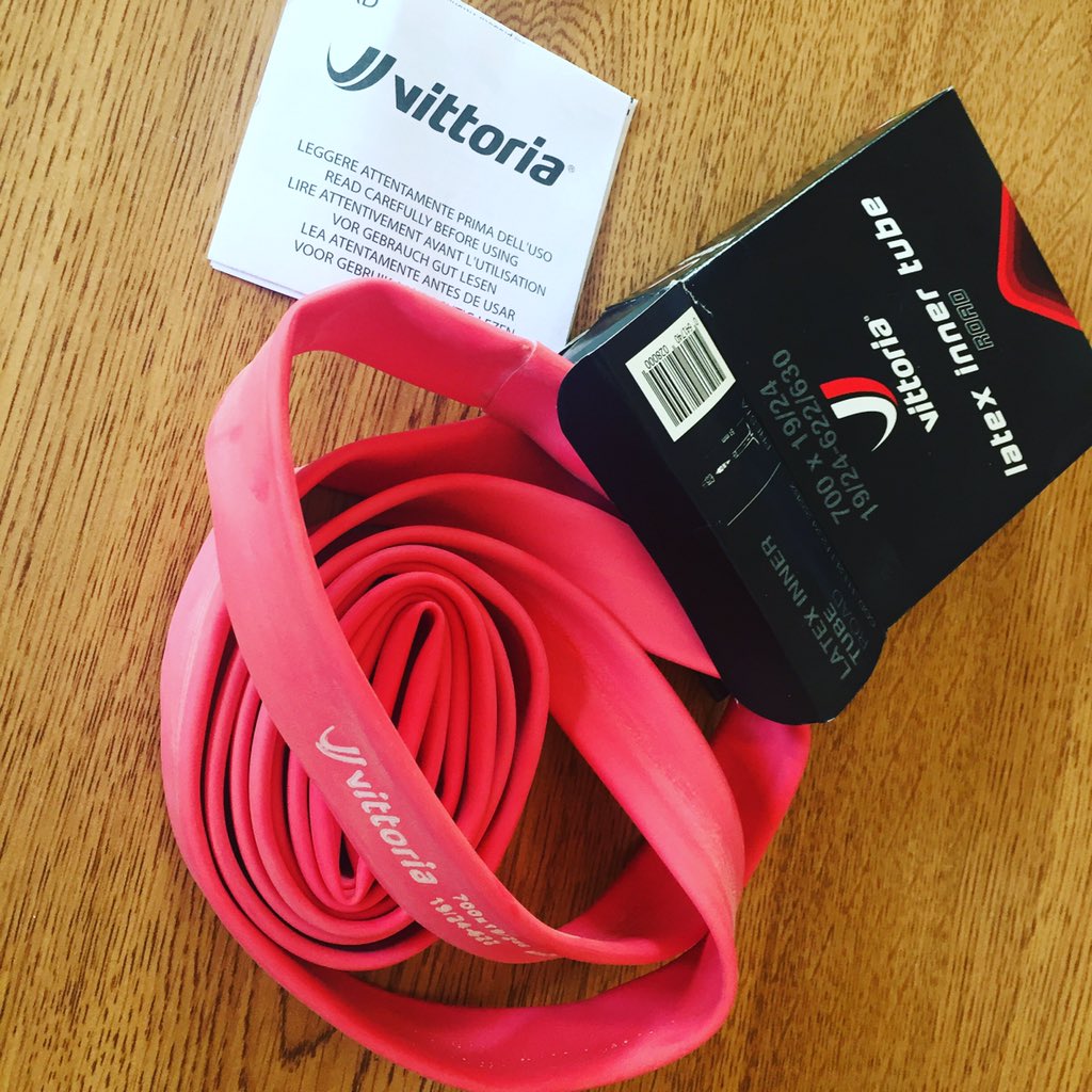 OttilieQ's tweet image. What every girl loves....pink #latex😉
#Vittoria #bike #porn #lightweight #nocompremise #cycling @vittoriatyres
