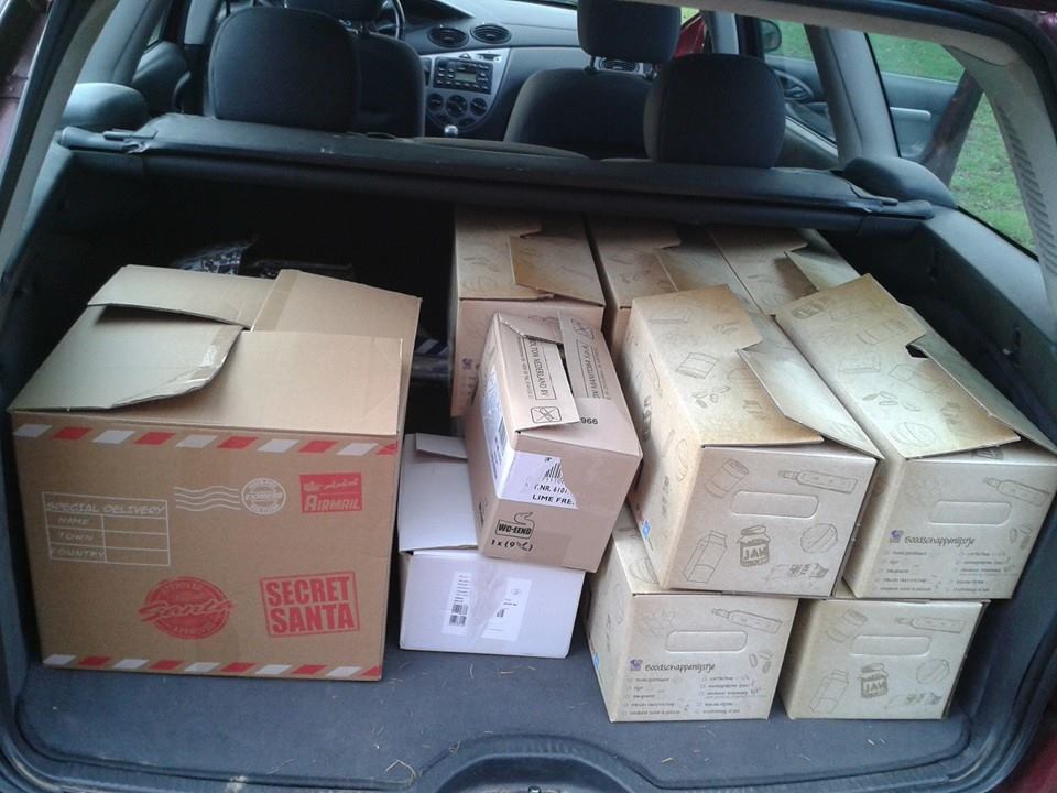 JongNLLimburg's tweet photo. Een auto vol voedsel voor #vb15 #L1 is vandaag door #JongNL #Budschop afgeleverd bij de @albertheijn #goedbezig https://t.co/gXJdpZY3U6