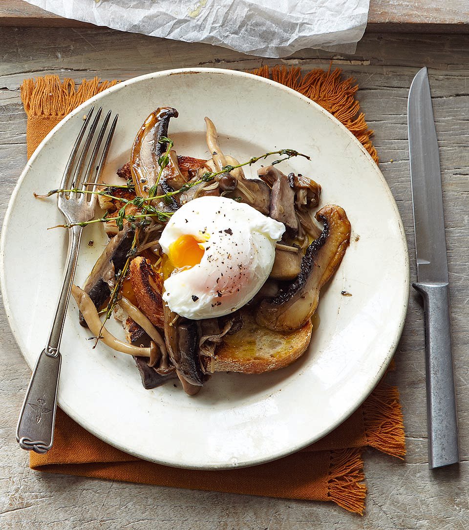 These #cider and thyme mushrooms are made for lazy #Sunday mornings; deliciousmagazine.co.uk/recipes/cider-…