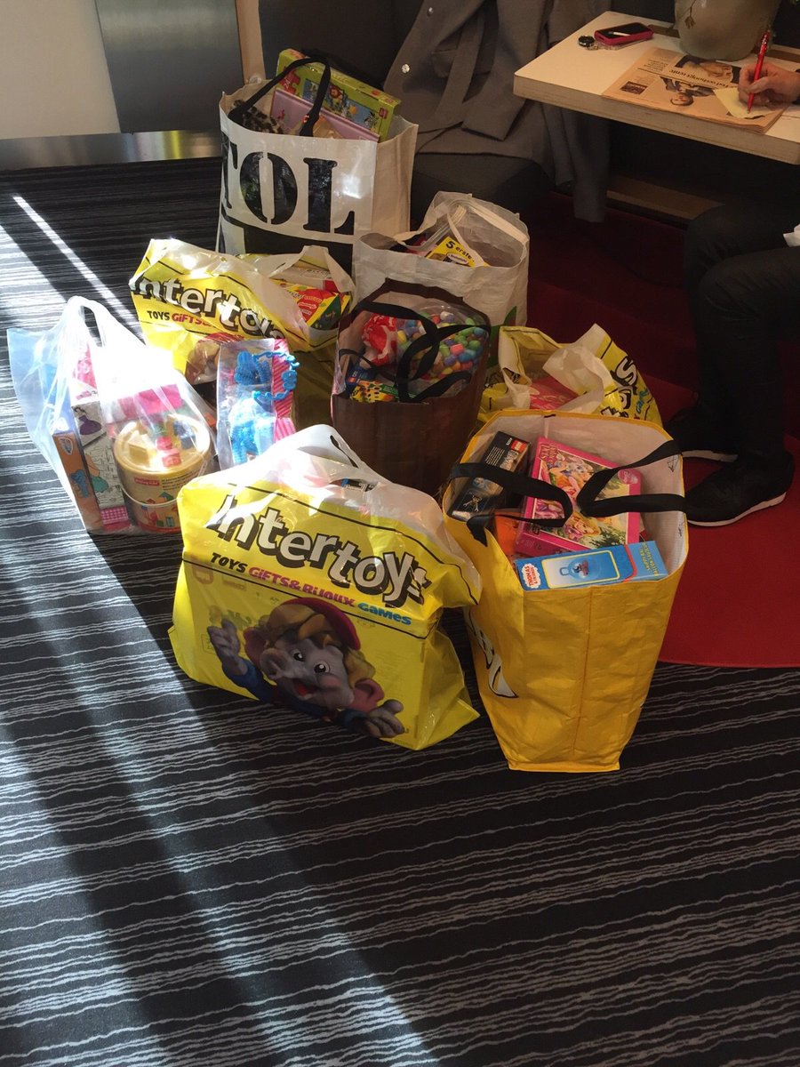 Leche02's tweet photo. Lots of Christmas presents for the children of @KVDVnl @ADPnl! Good work team (inter)National! #hellowork #ADP https://t.co/FTj9RI5CYW
