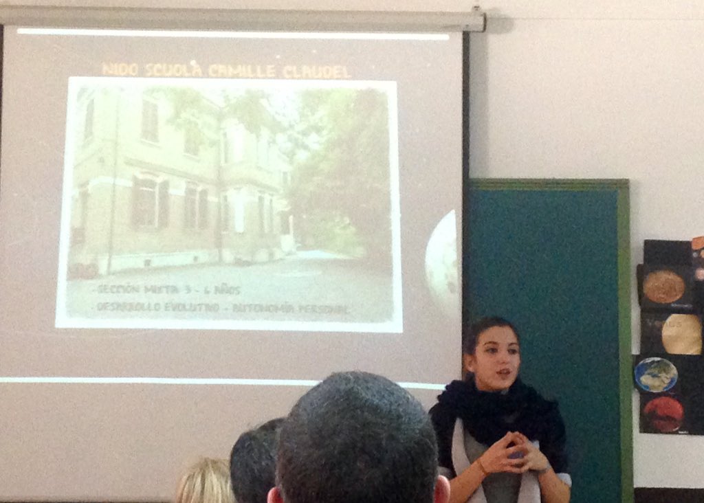 Daniela_FOL's tweet photo. #emprendimientosocialCIPFPM Alumnas del CF Ed Infantil explicando Proyecto La magia dello espacio Reggio Emilia https://t.co/vQfUCLTG6q