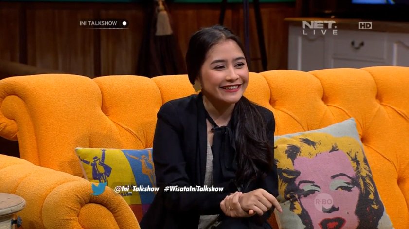 mdtvindonesia's tweet photo. Selain memiliki bisnis kosmetik, @PrillyBie jg memiliki bisnis tas yg digambar sendiri.. @Ini_Talkshow https://t.co/bNvpIWaBE8