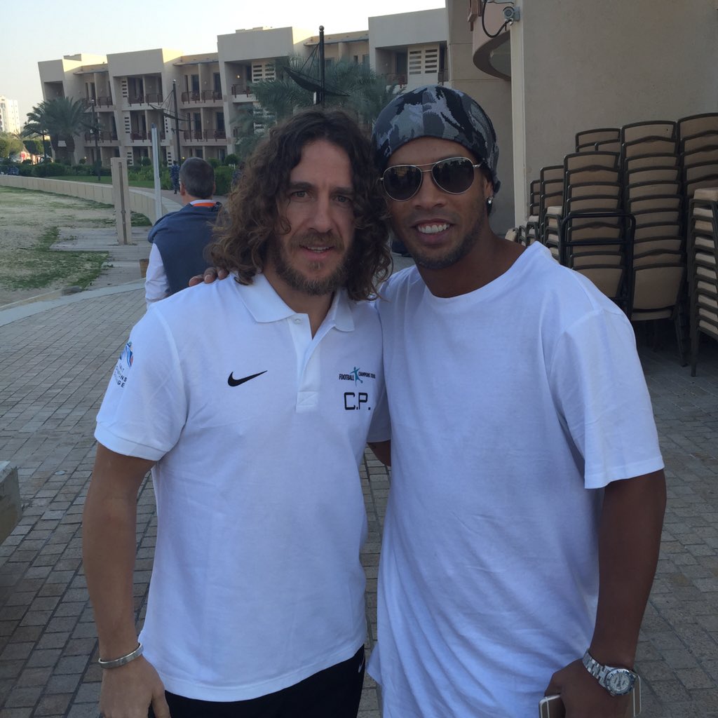 Carles5puyol's tweet photo. Con el gran @10Ronaldinho un placer volver a verte amigo. https://t.co/FlsBzhEKXJ
