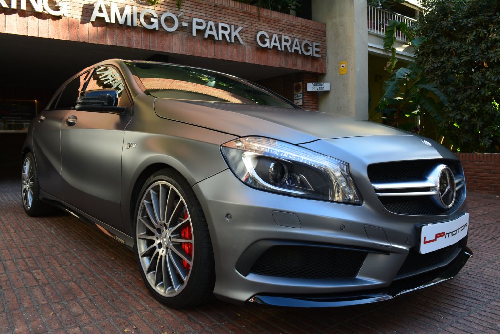 lpmotorbcn's tweet photo. El  #Mercedes #A45 AMG más deportivo que se ha fabricado ya ha hecho entrada en #LPMotor.Como le queda el gris mate! https://t.co/pXlpozYwBD