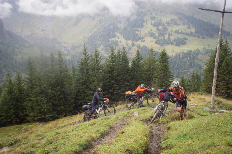 eldoradoexp's tweet photo. Pushing / Transalp. Follow Jean-Marc Josep and his companions through the misty alps. https://t.co/TAet8oWMJS https://t.co/bj7Ey5ZZS8