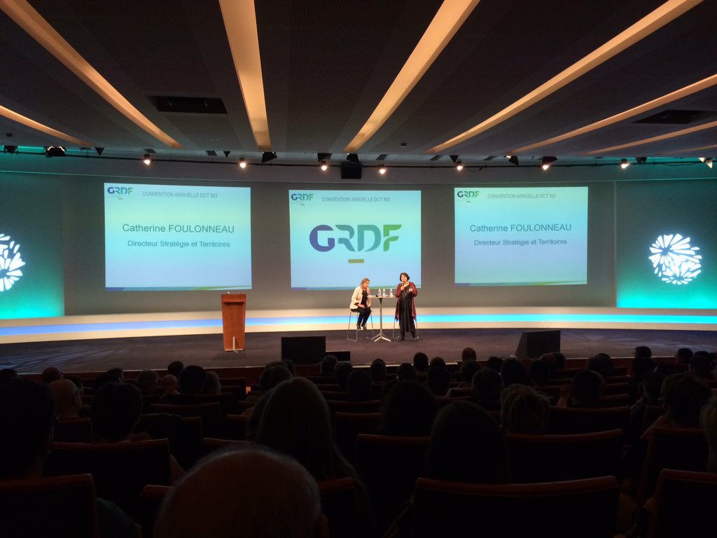 sresseg's tweet photo. #convention2015 Guest star @CathFoulonneau et #PE2018 @grdf_nordouest https://t.co/NjELo0ifDN