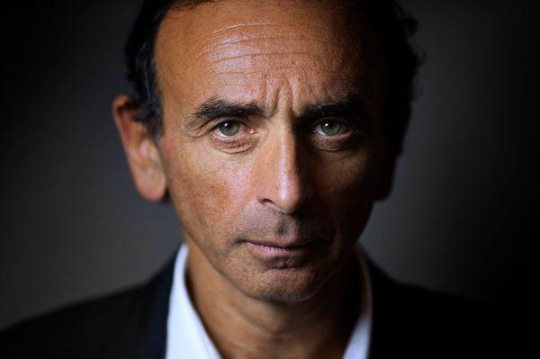 LEXPRESS's tweet photo. Eric Zemmour condamné à 3000 euros d'amende pour provocation à la haine envers les musulmans https://t.co/ctsKFw9Ocj https://t.co/JU0UeYqYTL