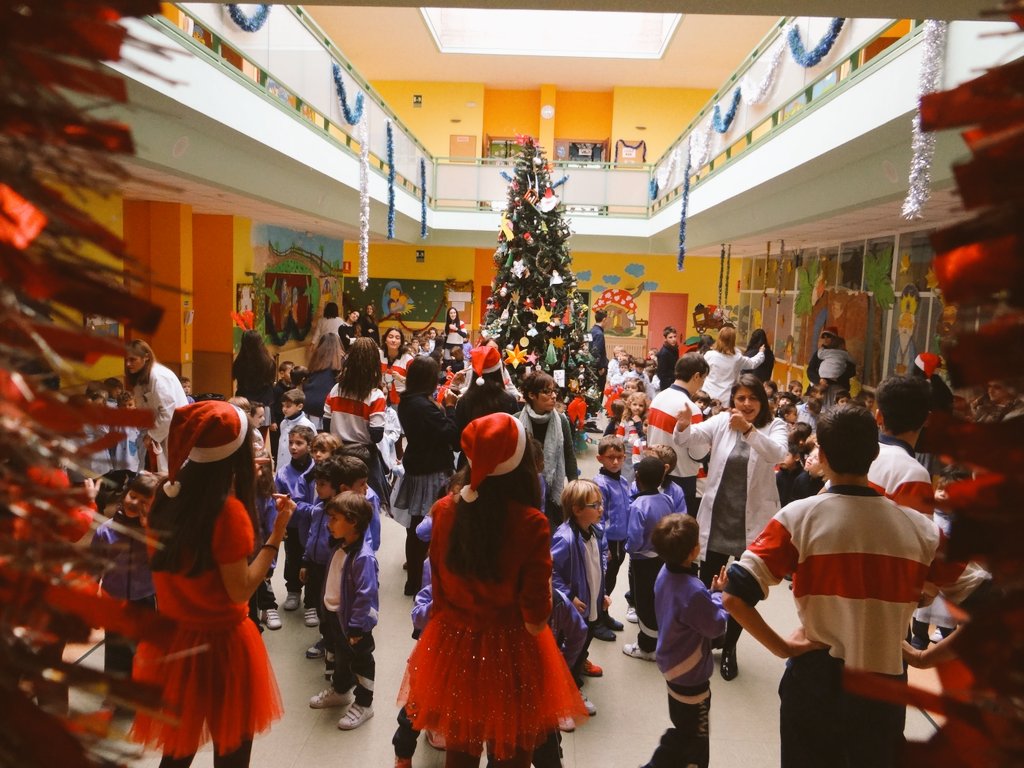 maristaszgz's tweet image. Muchas gracias a los alumnos de 4° ESO por compartir estos grandes momentos con nosotros.
¡¡¡Feliz Navidad!!!