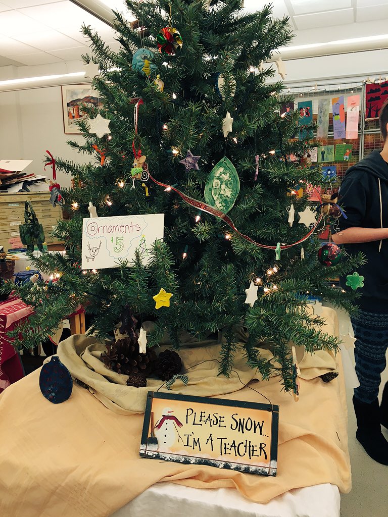 Come down and support the NMHS Art show!! From jewelry to mugs there's a gift for everyone! #CPC #artshow #xmas 🎄