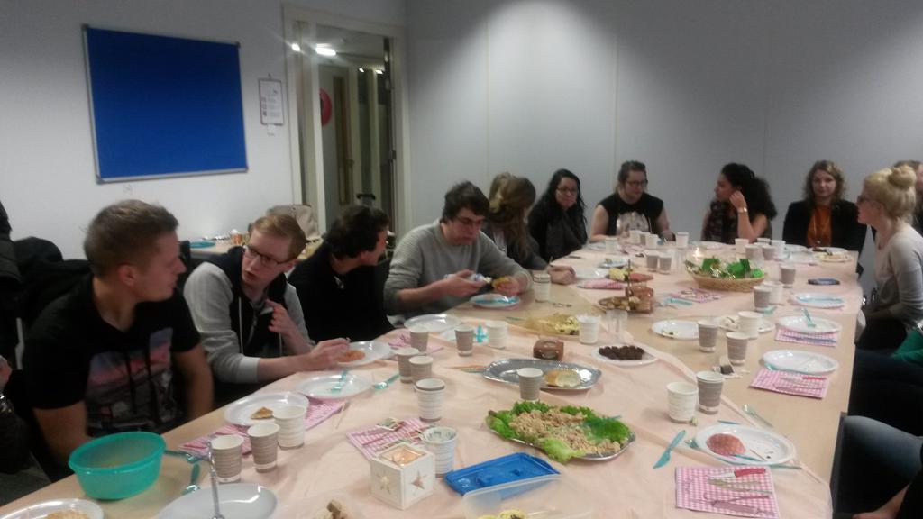 VirginieKlunder's tweet photo. Gezellige afsluiting 2015 brengt #medewerker marketing en #managementassistent samen@rocvantwente https://t.co/EXTkIPsKo8