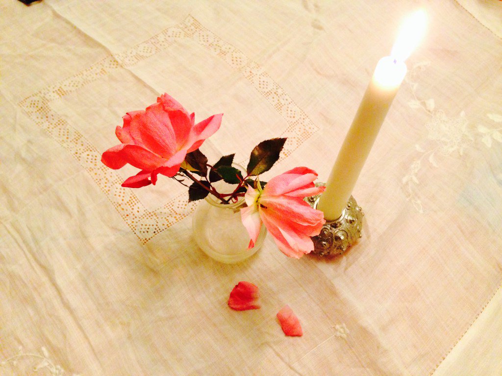 Remembering family holidays and seeing now what we didn't see then, in this story from… dailydoseoflit.com/2015/12/17/sto…