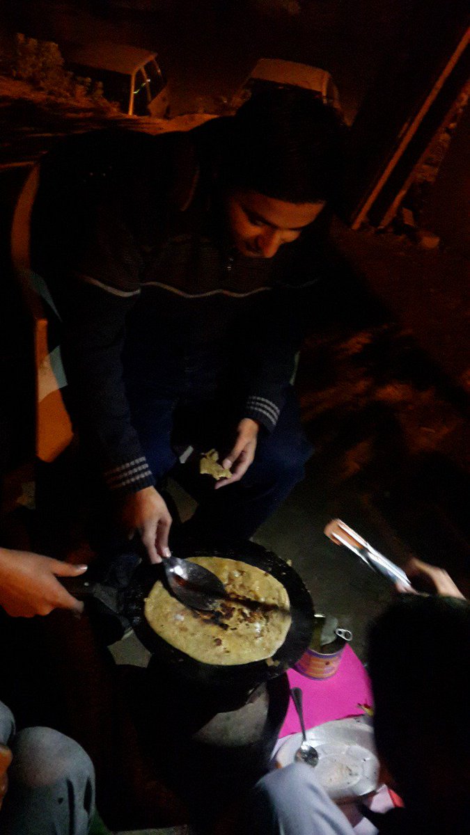 javeria_mh's tweet photo. Participants getting their hands dirty #skillsharelab @UrbanPractice_ @javeria_mh #guysmakingparatha https://t.co/rPsrAfRdCi