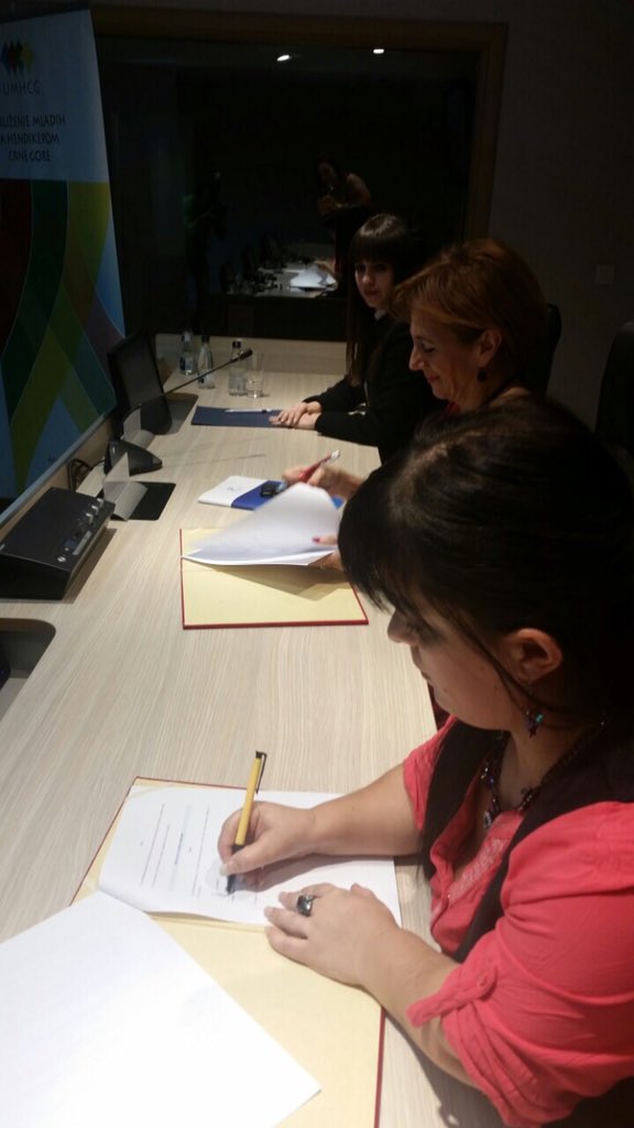 PRcentar's tweet photo. Sa potpisivanja Memoranduma o saradnji sa @UPCG_MEF @UMHCG #ZapOSlI https://t.co/Vg5C7yIBsO