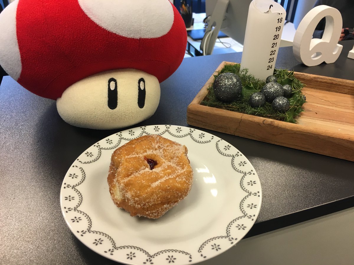 QuantityDigital's tweet photo. I anledningen af julen får svampen også kage. #SvampetJuleKage #HyggeMedJul #SugarRush #FindSelvPåFlereHashtags https://t.co/HGSACdZYlS