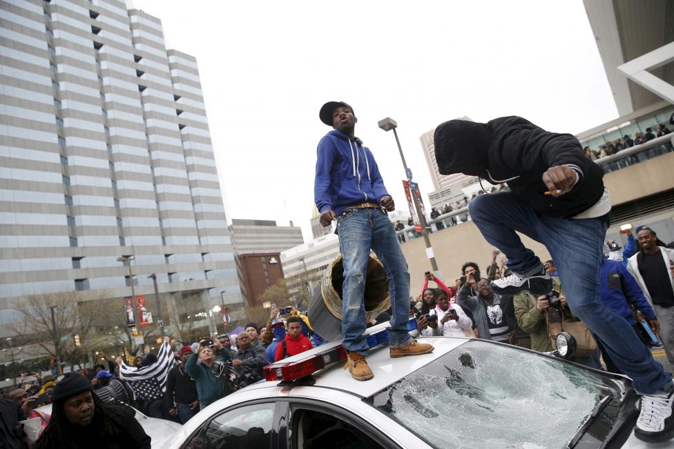 BlacksAreEvil's tweet photo. #Baltimore #Niggers #EndOfBlackRace #KillKanye https://t.co/oQ5JtFXZUj @nbcnews @KimKardashian #IamGOD♡ #ReadMyTeeth https://t.co/gdWxIymELW