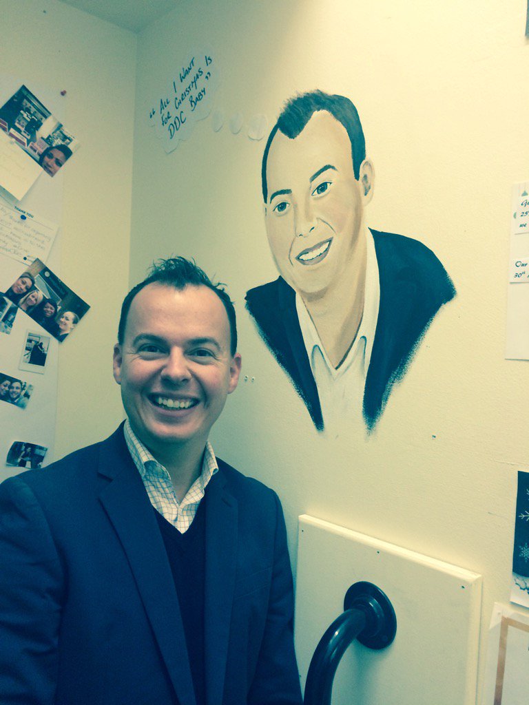 SGHJeff's tweet photo. Who is that guy? #BackroomArt #TeamBluewater #SunglassHut https://t.co/UQmgGeBW6y