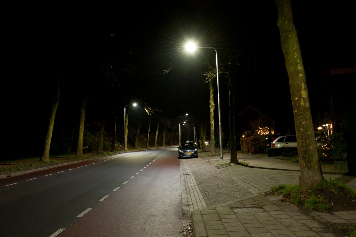 GemeenteEde's tweet photo. De Van Balverenweg in Bennekom heeft in de nieuwe lantarenpalen milieuvriendelijke LED lampen! @LeonMeijer_ https://t.co/Jkuz3Ke3fp