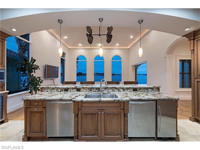TaberNaples's tweet photo. Just Listed! Home with a view of #NaplesBay in #PortRoyal https://t.co/dPI8YP1gML #CBProperties #luxury #NaplesFL https://t.co/FH2AzSoIqA