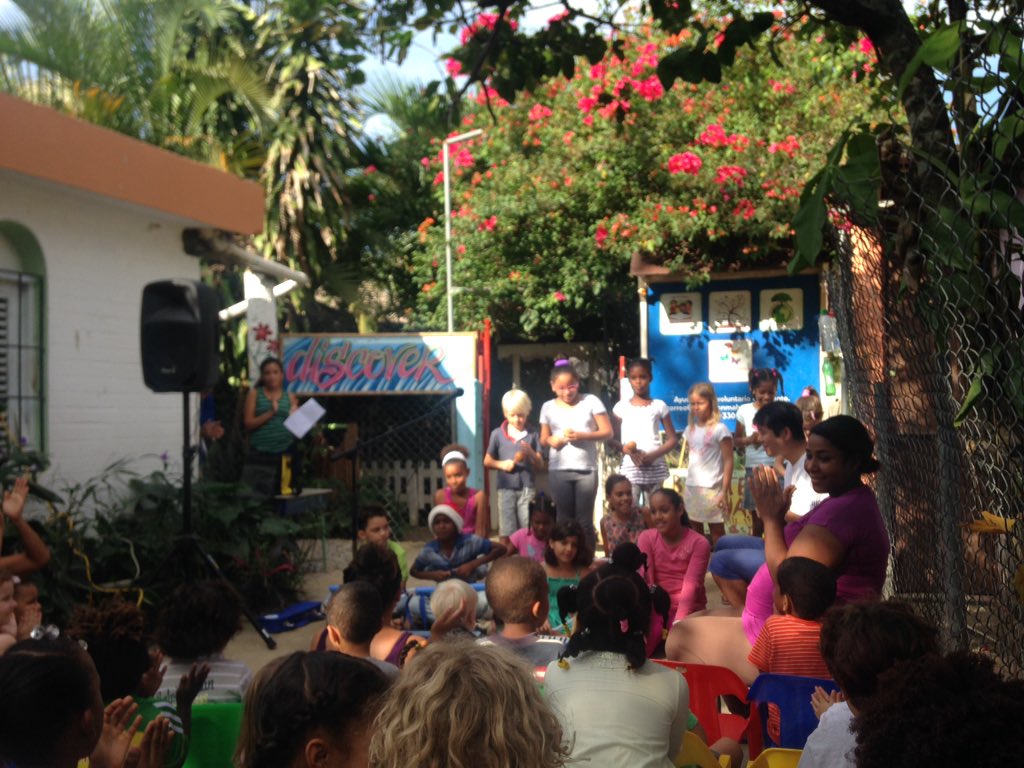 LasTerrenasIS's tweet image. Practicing for tomorrow's Winter Program! #HappyHolidays #lasterrenasinternationalschool #LTIS