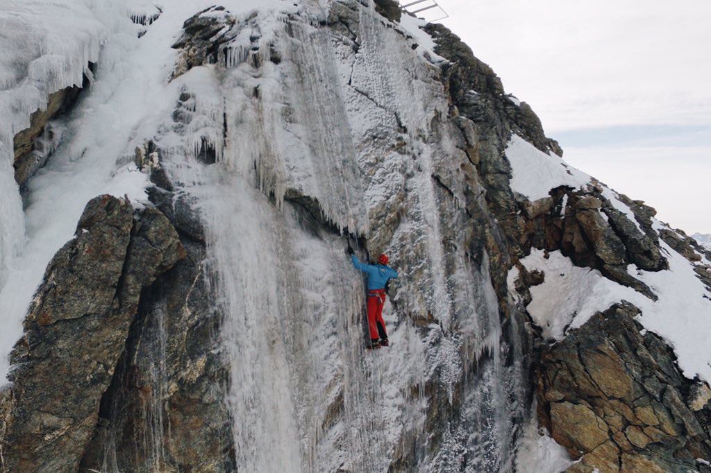 Corvatsch3303's tweet photo. Ice climbing at the Corvatsch peak. For more information soon visit our website! #corvatsch3303 #topofengadin https://t.co/pbDFVJJ16m