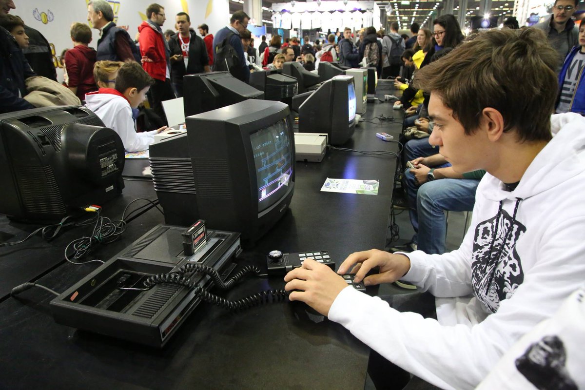 MilanGamesWeek's tweet photo. Mai dimenticare le proprie origini! #MGW15 #RETRO https://t.co/856LZx5AlG